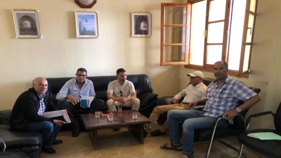 اجتماع حول الشروع في وضع حاويات تحت أرضية لجمع النفايات الصلبة